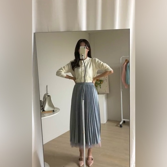 Reversible Velvet & Tulle Pleated Midi Skirt ✨ - Picture 8 of 9